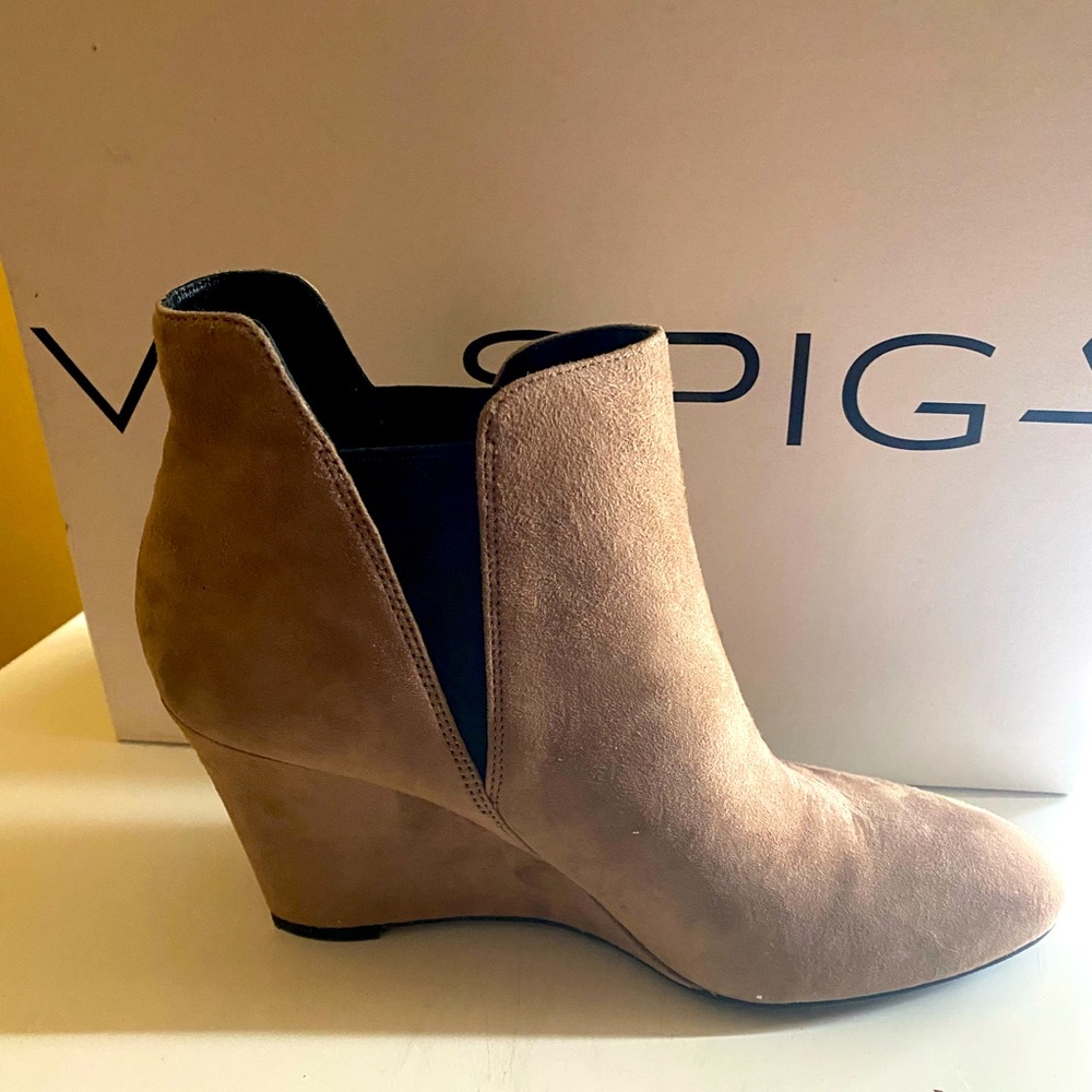 Via Spiga, Tan suede wedge booties. Size 7.5
